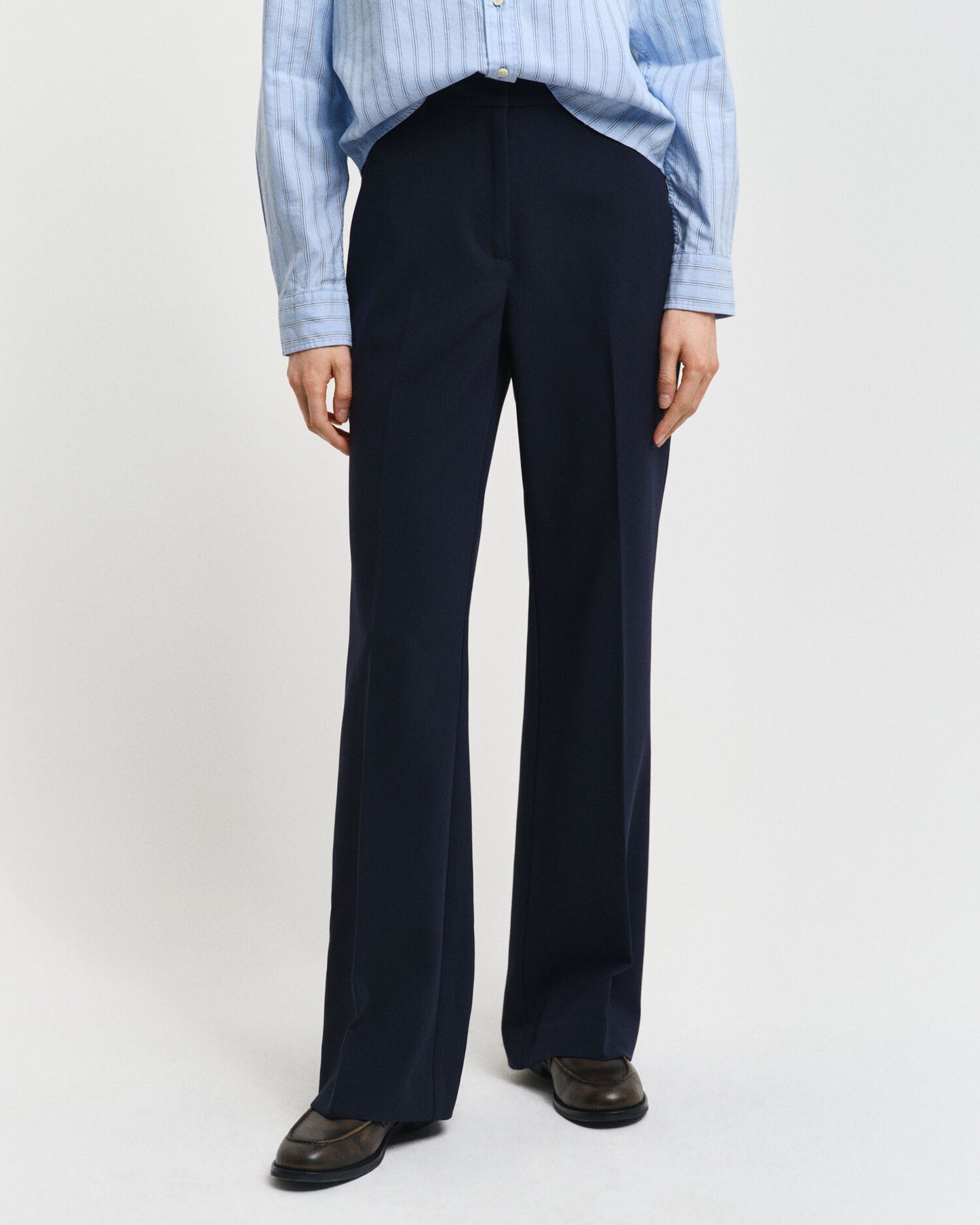 Pantalon patte d'éléphant coupe ajustée