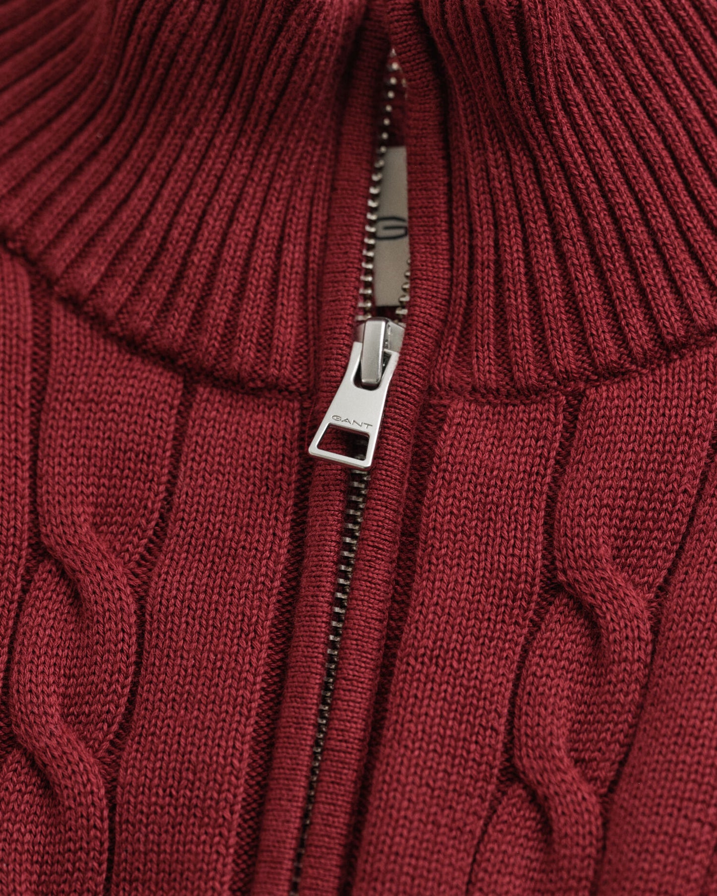 Baumwoll-Zopfstrickpullover mit halbem Reißverschluss