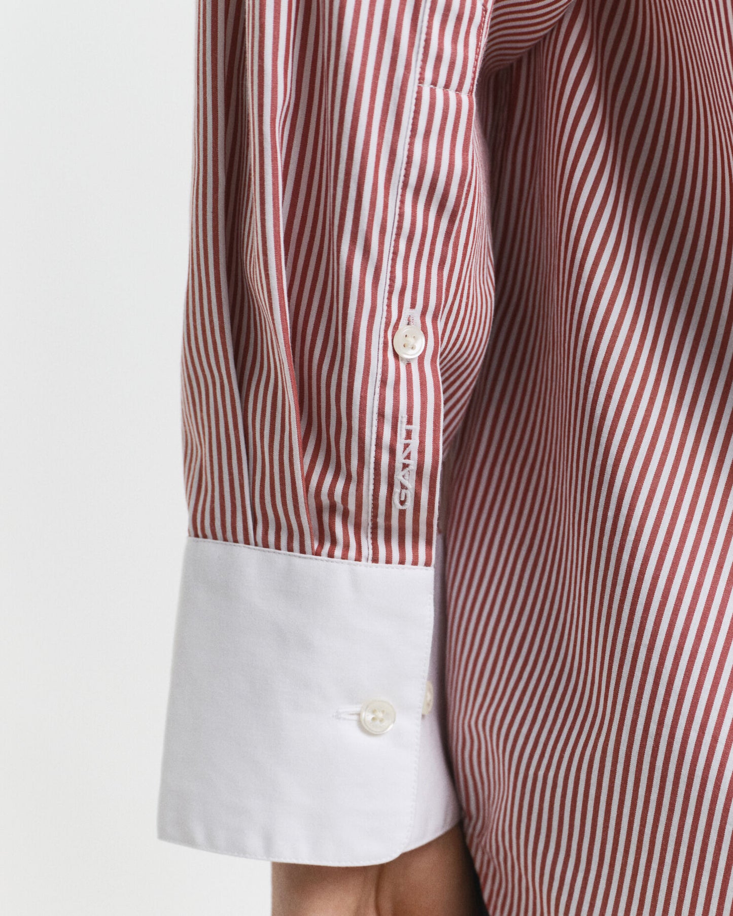 Chemise rayée ample à col contrastant