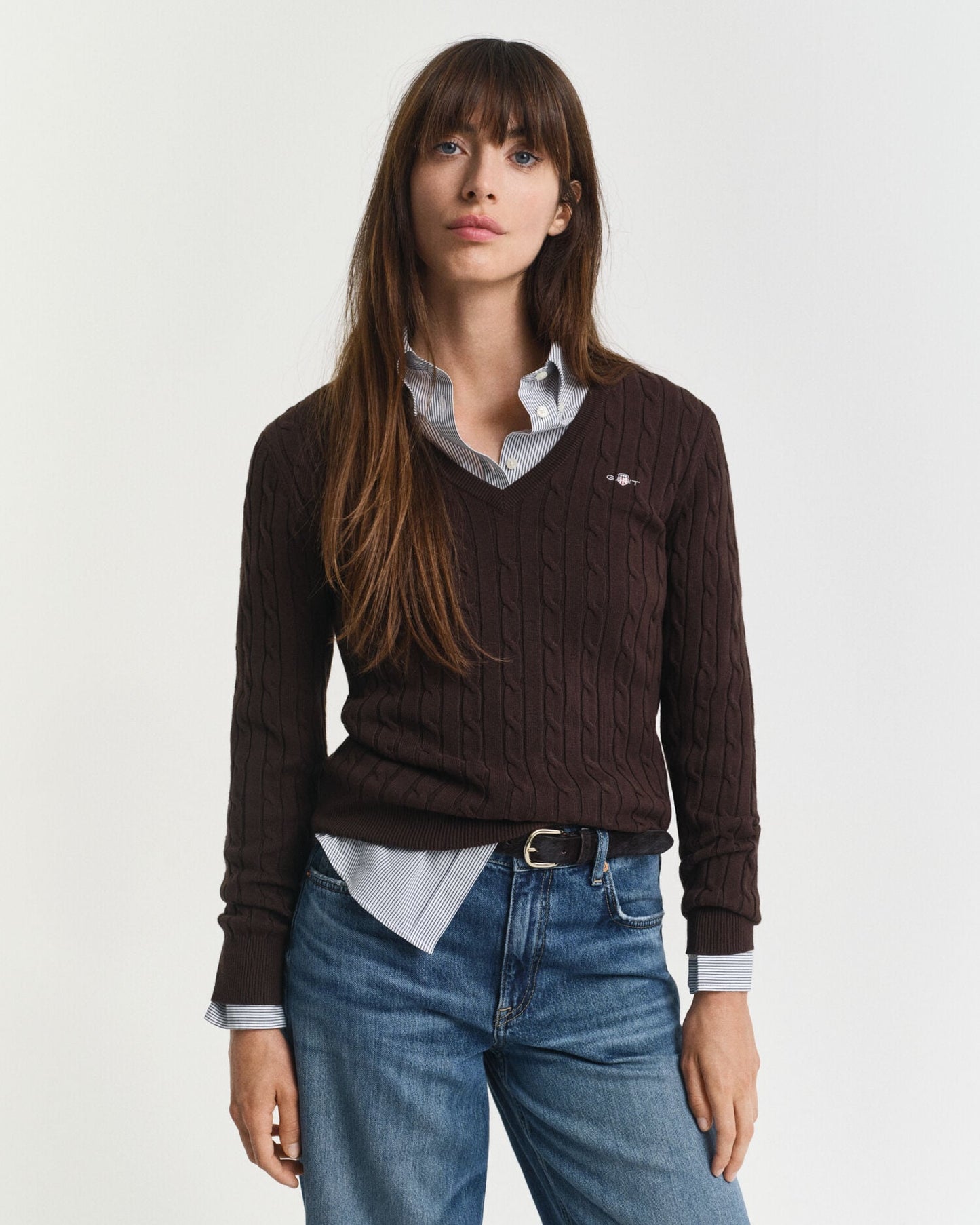 Pullover mit V-Ausschnitt aus Baumwoll-Stretch-Zopfstrick