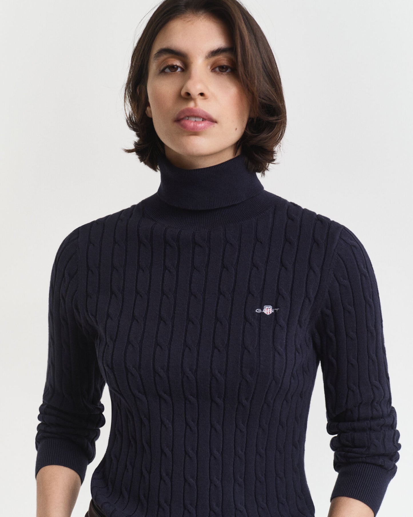 Rollkragenpullover mit Zopfmuster aus Stretch-Baumwolle