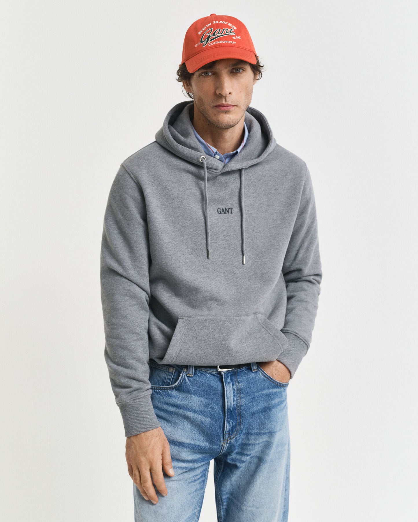 Sweat à capuche petit motif graphique